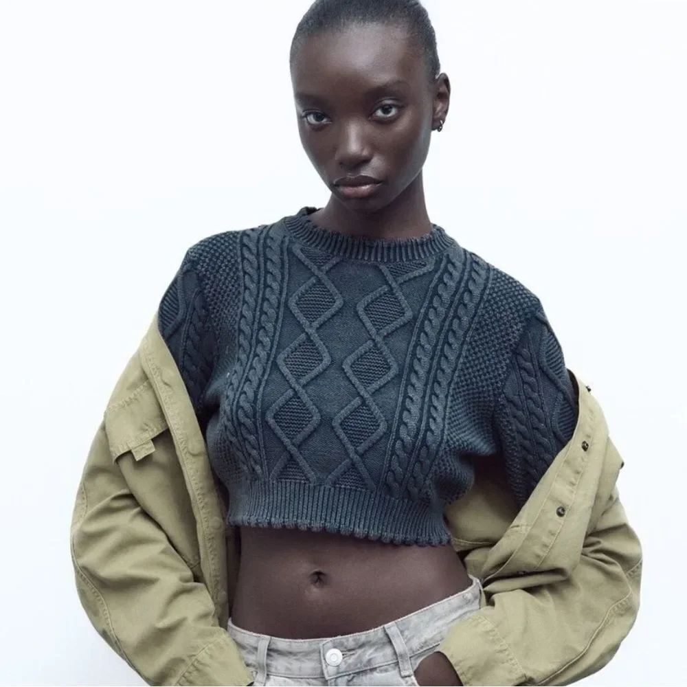 Zara Women's Cropped Cable Knit Sweater